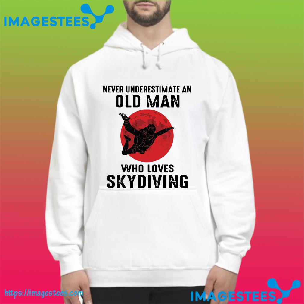 Never underestimate an old man who loves skydiving hoodie