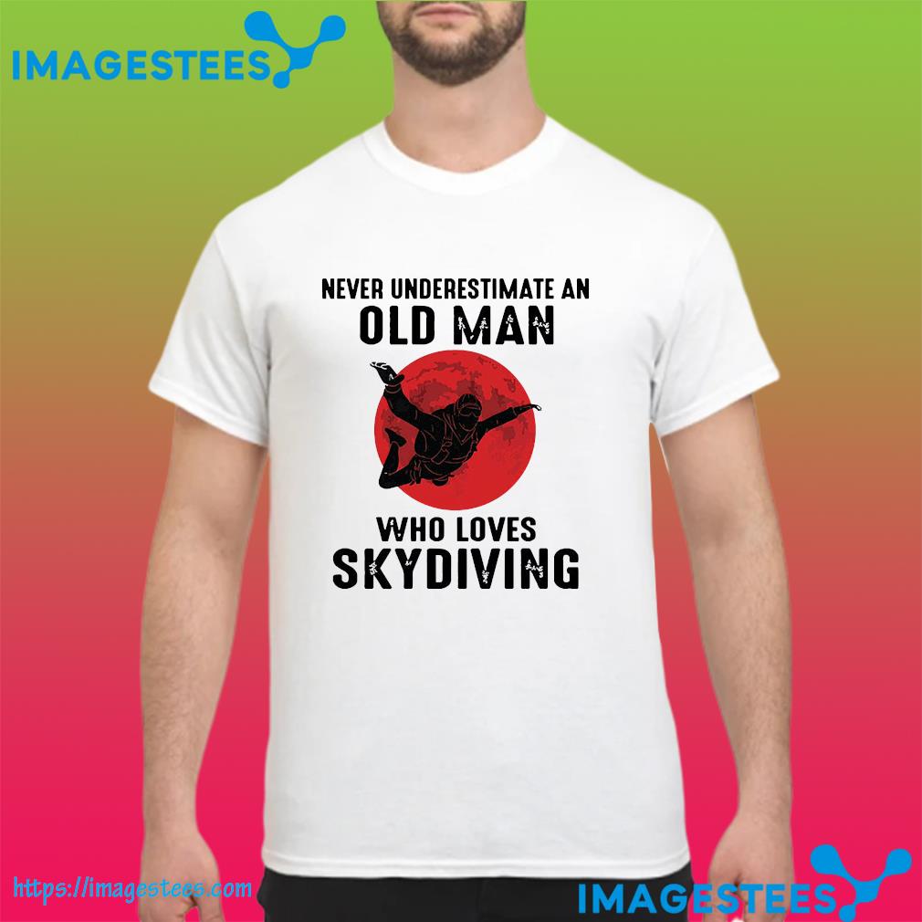 Never underestimate an old man who loves skydiving shirt